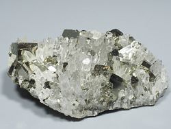 水晶,黄鉄鉱<br> 尾太鉱山産 101g (242)
